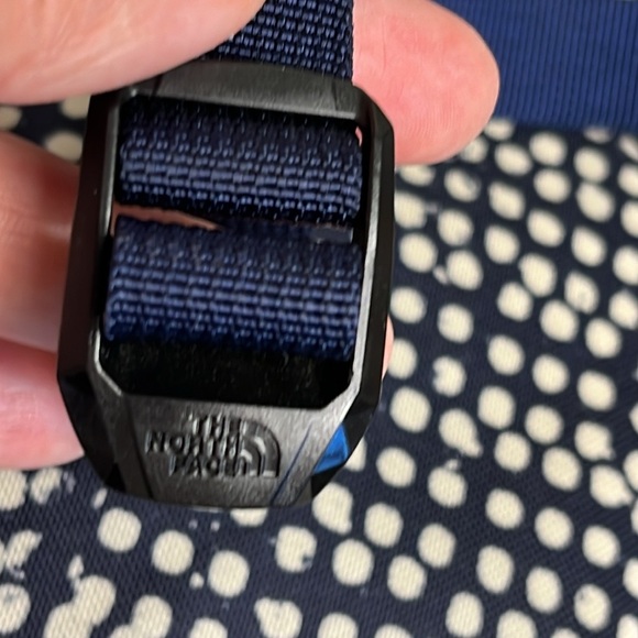 The North Face Wise Guy Backpack, Navy White, Medium Size school bag, hiking - Picture 9 of 17